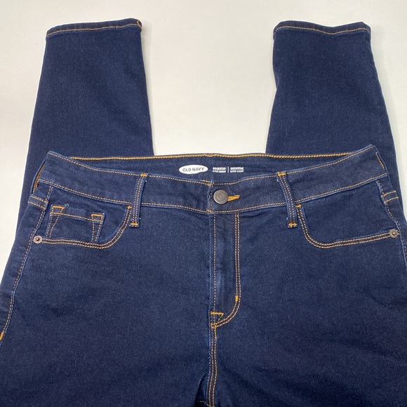 Old Navy Rockstar Super Skinny Jean - Picture 5 of 10